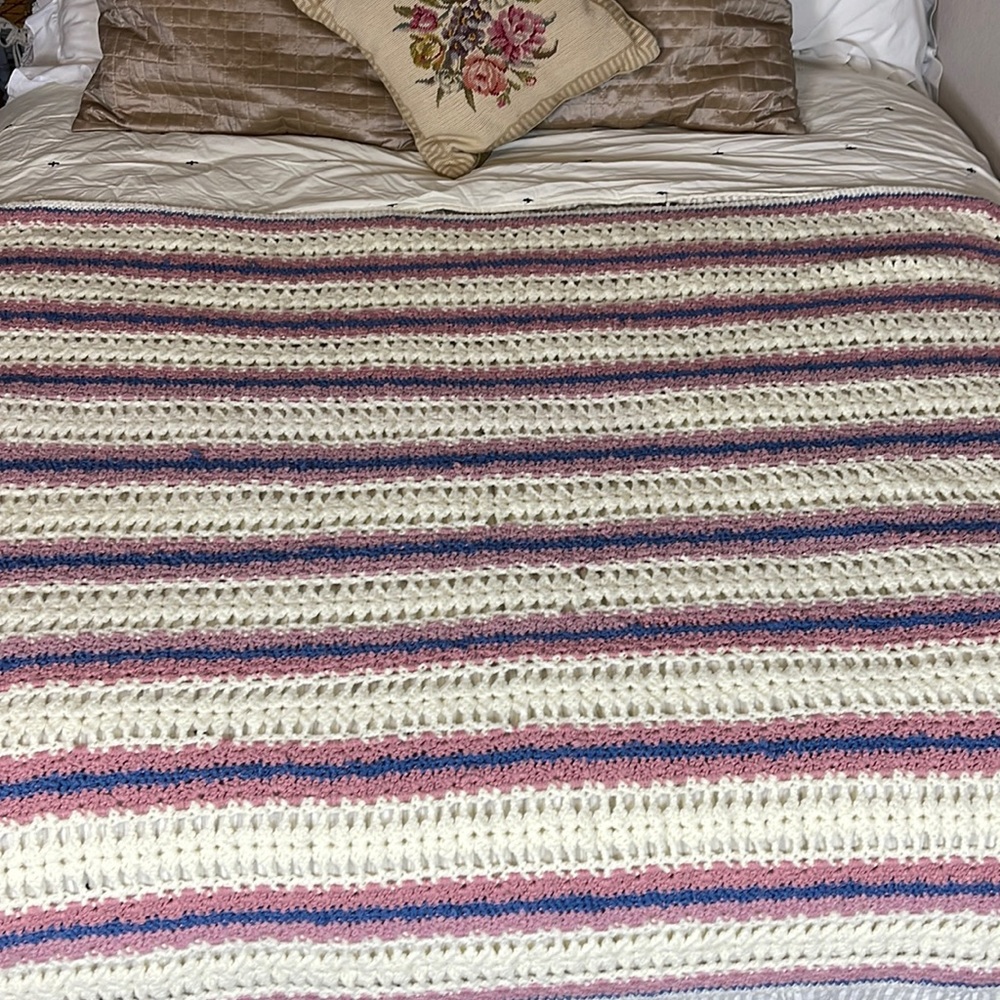 Vintage Crochet Mauve, Cream & Blue Afghan Throw - Picture 2 of 6